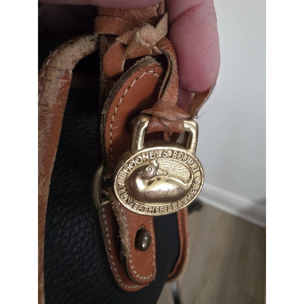 Very Vintage Dooney & Bourke All Weather Leather Crossbody ShoulderBag GuC